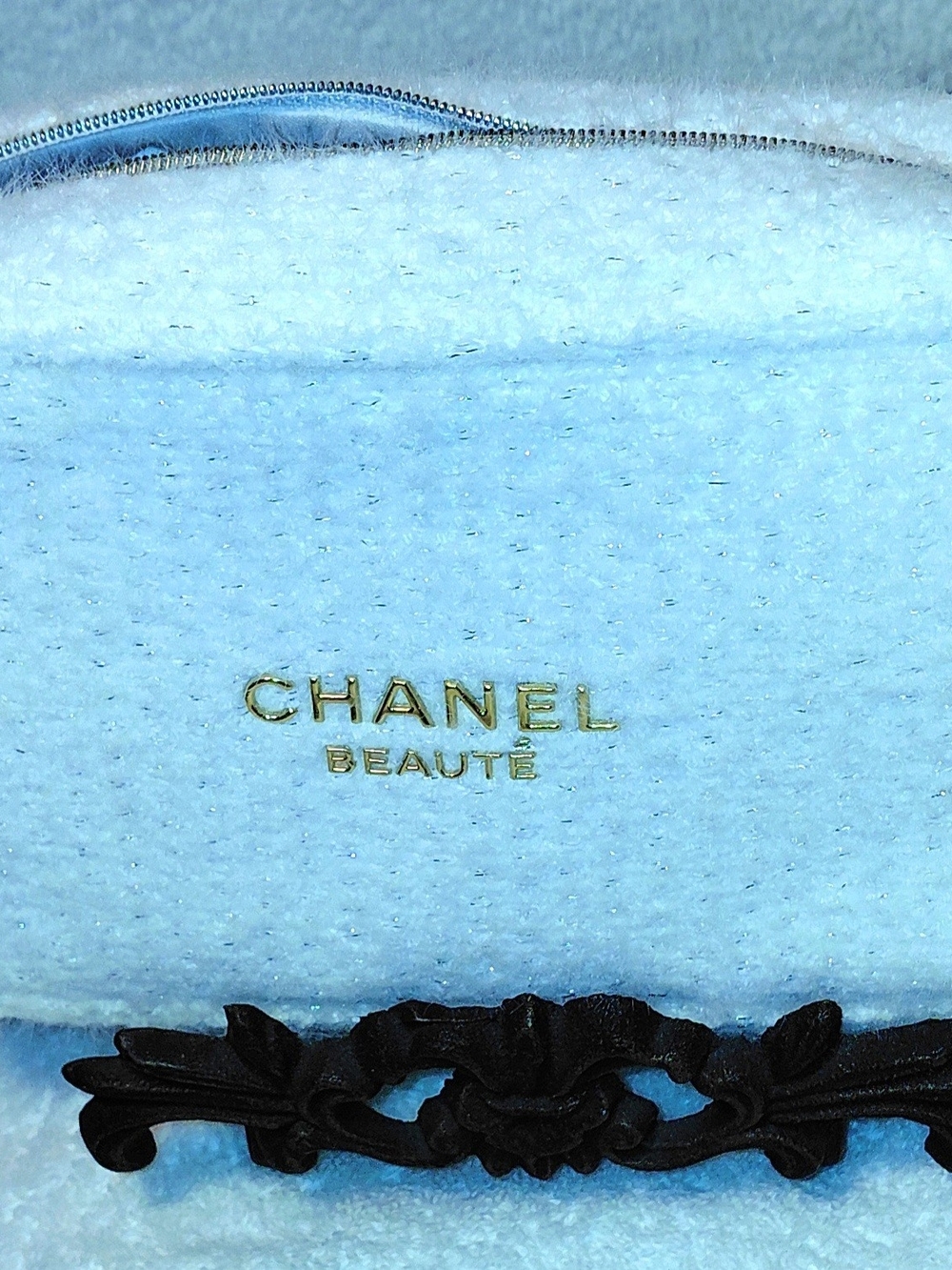 Nwt CHANEL Beauté White Zippered Quilted Cosmetic Pouch 8"x5" - Picture 3 of 9